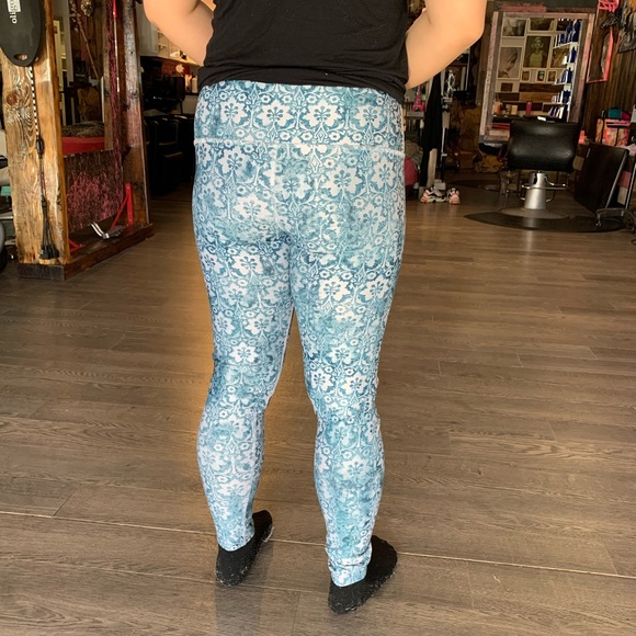 Yoga pants - Picture 1 of 3